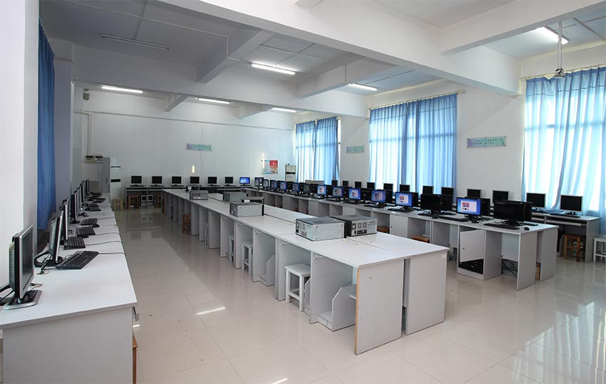 计算机组装与维护实训室-1.jpg