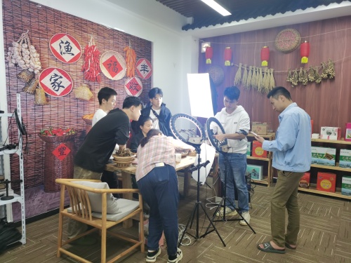 项目孵化-双头村水果博览园葡萄采摘短视频+直播带货3